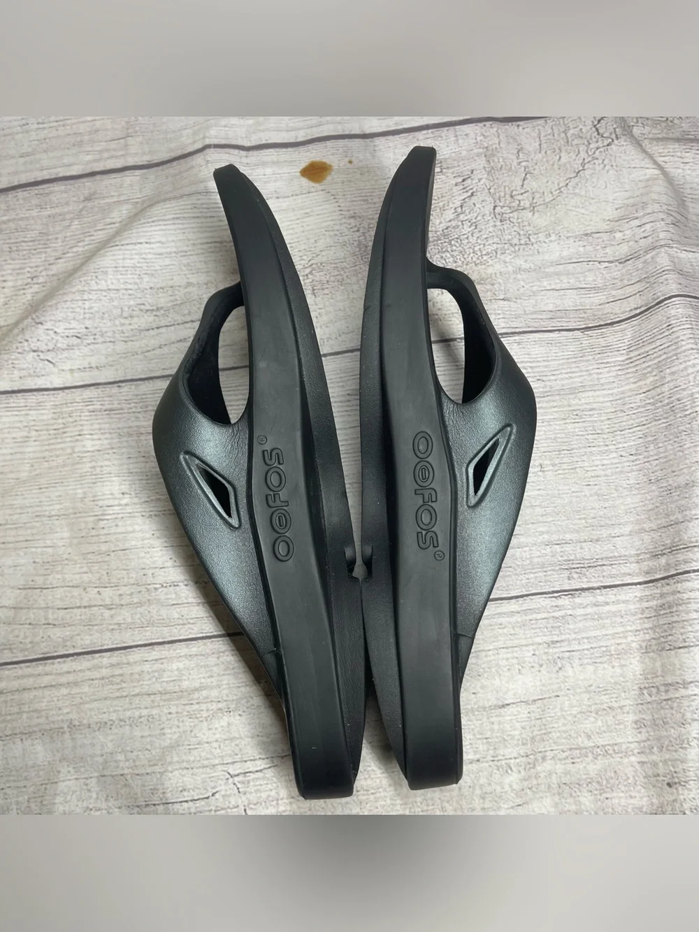OOFOS men’s 14